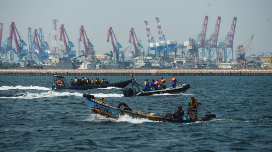 Ditpolair patroli cari buaya di Ancol