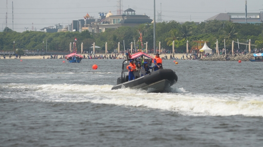 Ditpolair patroli cari buaya di Ancol