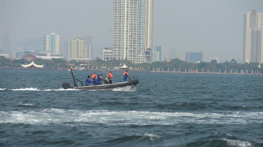 Ditpolair patroli cari buaya di Ancol