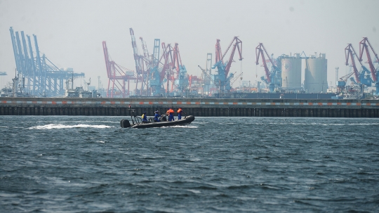 Ditpolair patroli cari buaya di Ancol