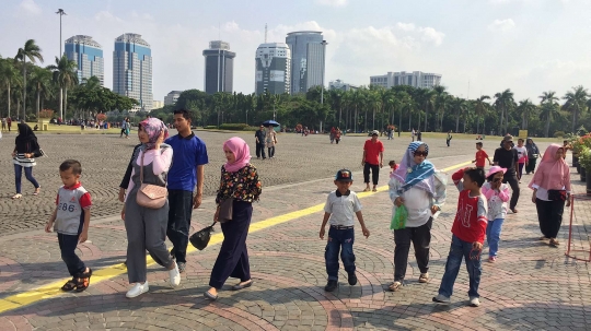 Libur Lebaran, warga kunjungi Monas