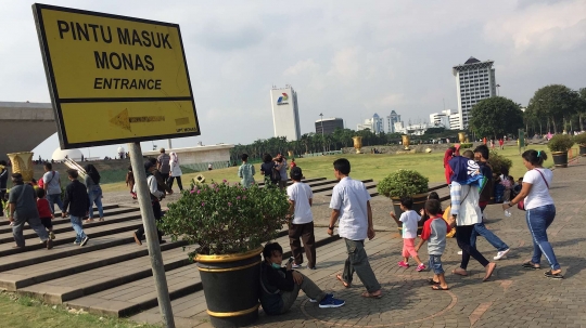 Libur Lebaran, warga kunjungi Monas