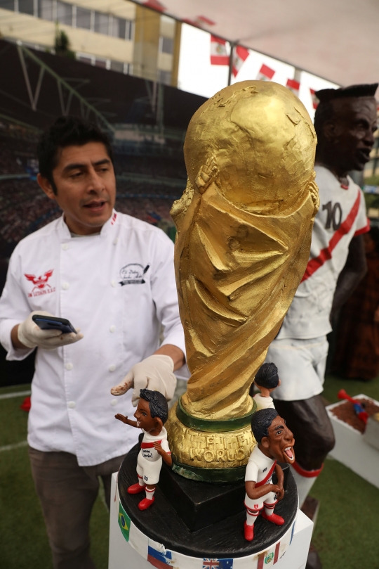 Lezatnya patung coklat pemain Peru yang meriahkan Piala Dunia 2018