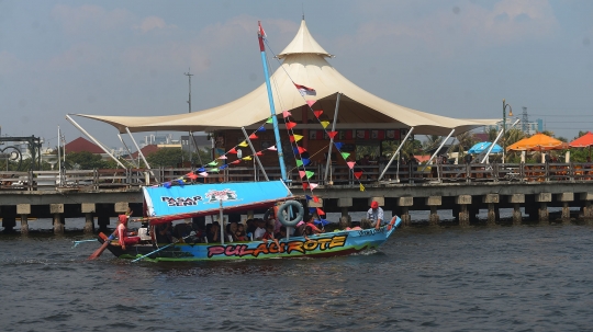 Habiskan libur Lebaran dengan perahu wisata Ancol