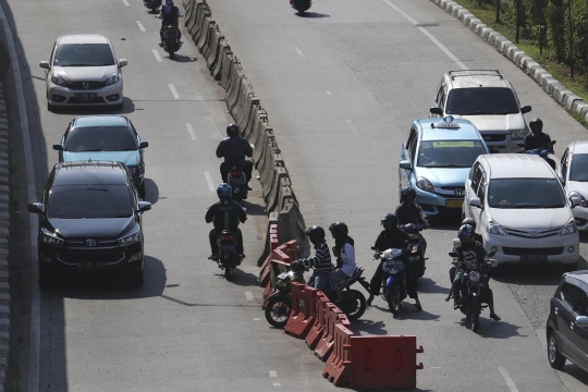 Pengendara abaikan keselamatan berlalu lintas saat jalan lengang