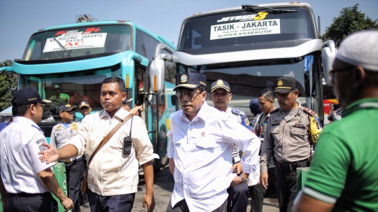 Menhub Budi tinjau kesiapan Terminal Kampung Rambutan hadapi arus balik Lebaran