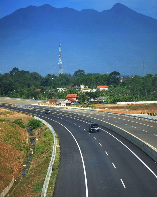 Keindahan panorama Tol Bocimi saat arus balik Lebaran