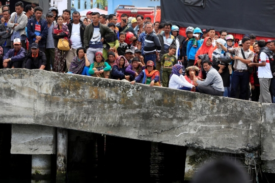 Sisir Danau Toba, tim SAR terus cari ratusan penumpang yang hilang