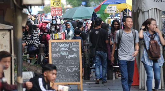 Dipenuhi PKL, jalanan sekitar Kota Tua semrawut