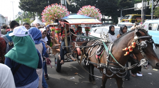 Dipenuhi PKL, jalanan sekitar Kota Tua semrawut