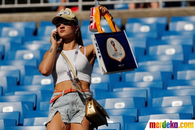 Foto : Pesona suporter cantik Uruguay di Piala Dunia 2018 