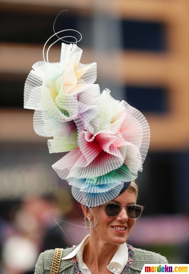 Foto : Melihat uniknya topi Bangsawan Inggris di Royal 