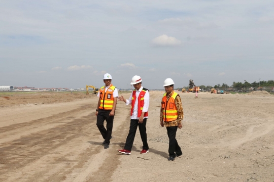 Jokowi tinjau proyek runway 3 Bandara Soekarno-Hatta