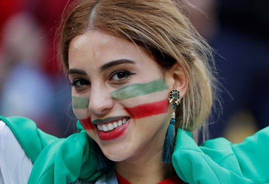 Pesona suporter cantik Iran di Piala Dunia 2018