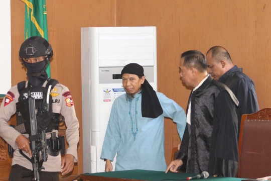 Terdakwa bom Thamrin jalani sidang vonis