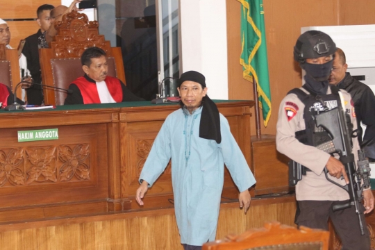 Terdakwa bom Thamrin jalani sidang vonis