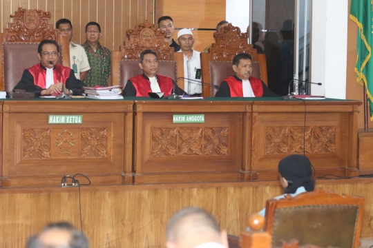 Terdakwa bom Thamrin jalani sidang vonis