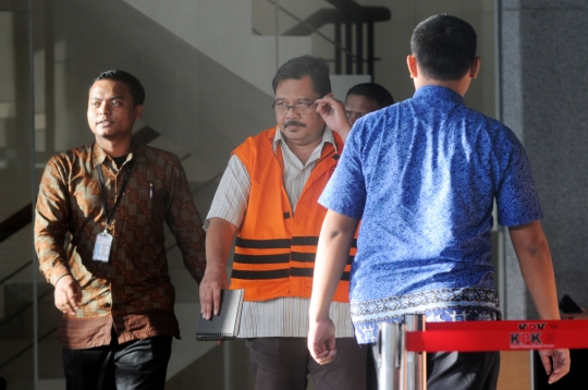 Kadis PU Kabupaten Tulungagung Sutrisno usai jalani pemeriksaan KPK