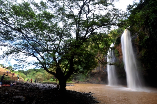 Menikmati berbagai keindahan Geopark Ciletuh, dari teluk hingga air terjun