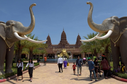 Atraksi tinju orang utan ramaikan pembukaan kebun binatang di Phnom Penh