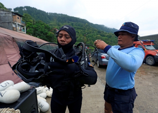 Tim SAR selami Danau Toba untuk cari korban tenggelamnya KM Sinar Bangun