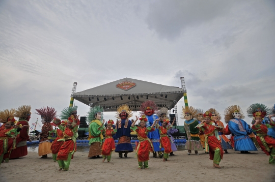 Semarak parade ondel-ondel meriahkah HUT DKI Jakarta di Ancol