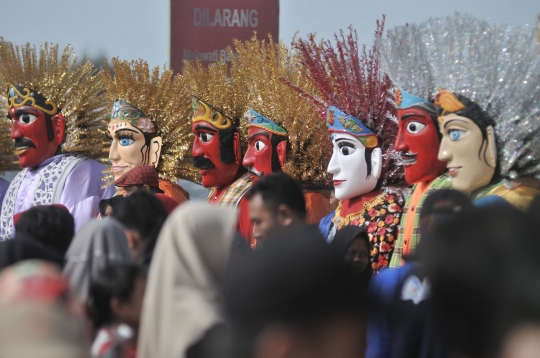 Semarak parade ondel-ondel meriahkah HUT DKI Jakarta di Ancol