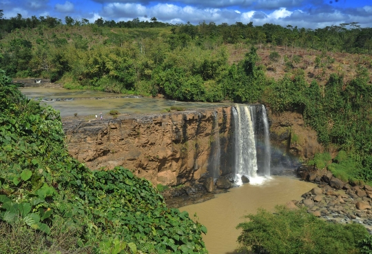 Keindahan Curug Awang yang jadi ikon Geopark Ciletuh