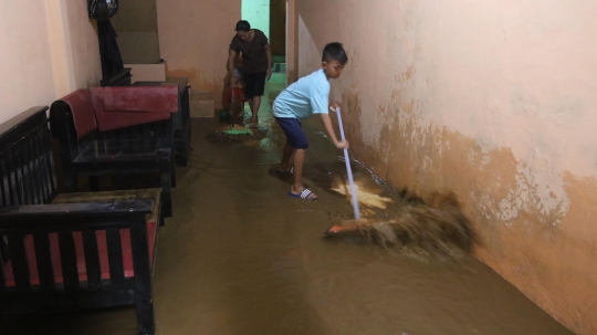 Kampung Melayu kembali banjir akibat luapan Sungai Ciliwung