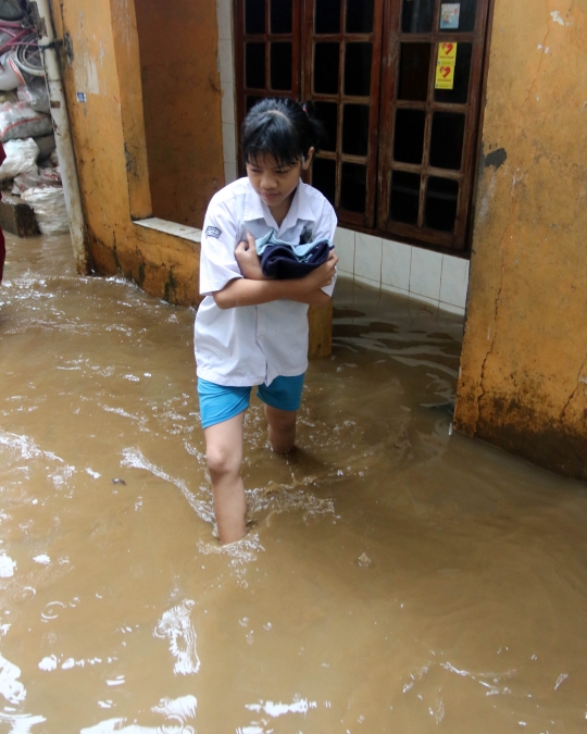 Kampung Melayu kembali banjir akibat luapan Sungai Ciliwung