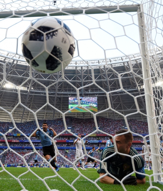 Hajar Rusia 3-0, Suarez, Laxalt dan Cavani antar Uruguay jadi juara grup