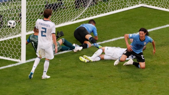 Hajar Rusia 3-0, Suarez, Laxalt dan Cavani antar Uruguay jadi juara grup