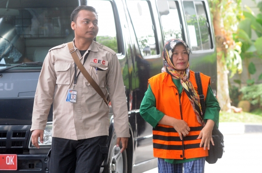 Inna Silestyanti lengkapi berkas terkait suap di Pemkab Jombang