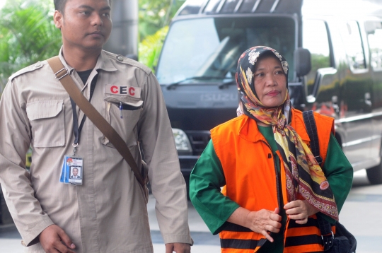 Inna Silestyanti lengkapi berkas terkait suap di Pemkab Jombang