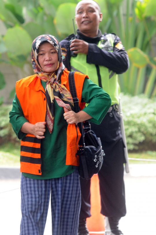 Inna Silestyanti lengkapi berkas terkait suap di Pemkab Jombang