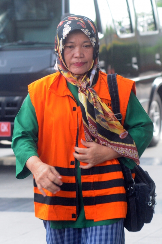 Inna Silestyanti lengkapi berkas terkait suap di Pemkab Jombang
