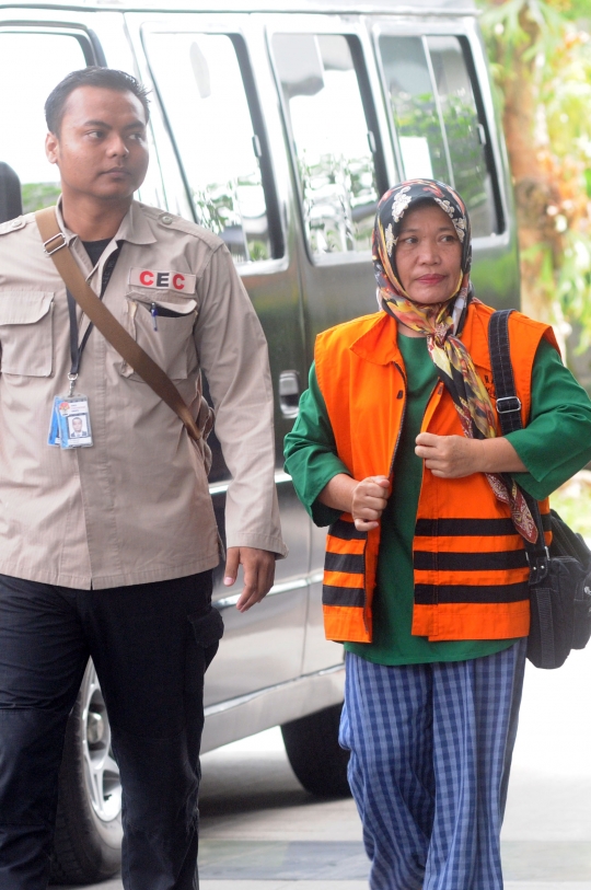 Inna Silestyanti lengkapi berkas terkait suap di Pemkab Jombang