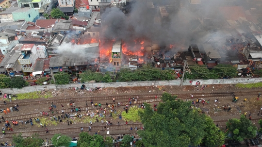 Pantauan udara kebakaran yang landa permukiman di Tanah Tinggi