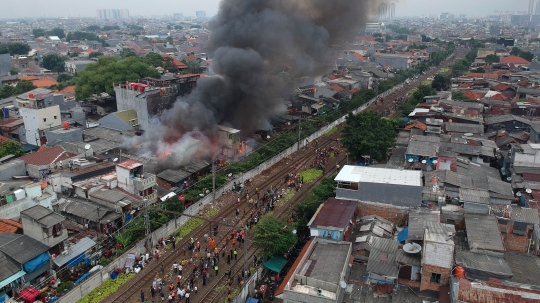 Pantauan udara kebakaran yang landa permukiman di Tanah Tinggi