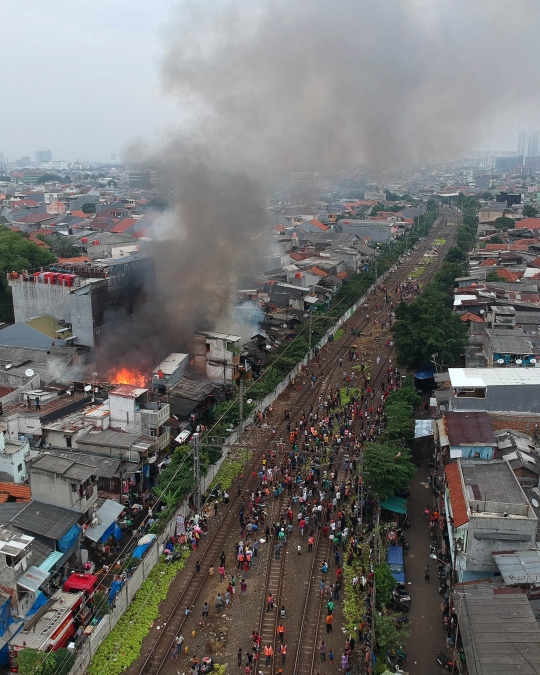 Pantauan udara kebakaran yang landa permukiman di Tanah Tinggi