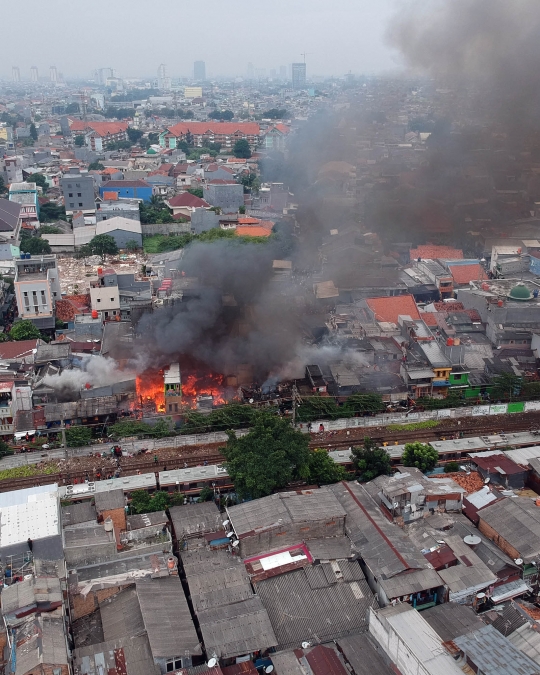 Pantauan udara kebakaran yang landa permukiman di Tanah Tinggi