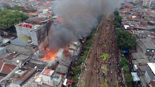 Pantauan udara kebakaran yang landa permukiman di Tanah Tinggi