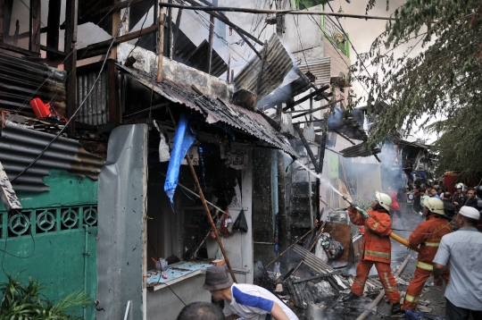 Kebakaran hebat lahap permukiman padat penduduk Tanah Tinggi