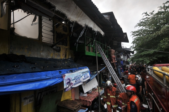 Kebakaran hebat lahap permukiman padat penduduk Tanah Tinggi