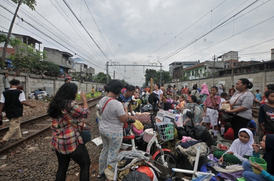 Aksi warga Tanah Tinggi berjibaku padamkan kebakaran