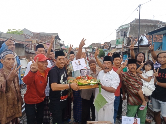 Tumpengan warga Jatim hingga doa anak yatim iringi ultah Jokowi dan Puti