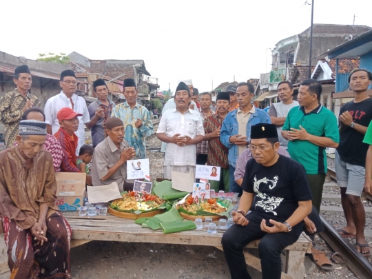 Tumpengan warga Jatim hingga doa anak yatim iringi ultah Jokowi dan Puti