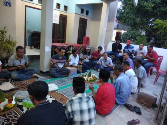 Tumpengan warga Jatim hingga doa anak yatim iringi ultah Jokowi dan Puti