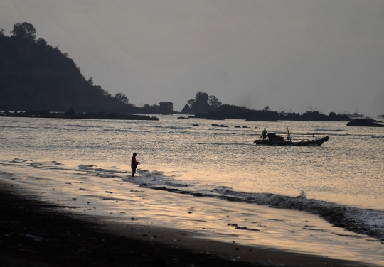 Eksotisnya Pantai Palangpang di Sukabumi