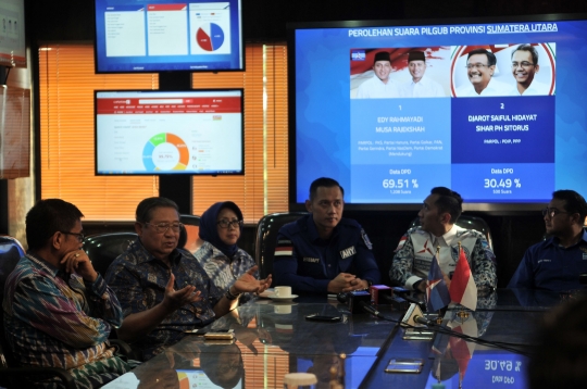 SBY pantau langsung quick count Pilkada di Wisma Proklamasi